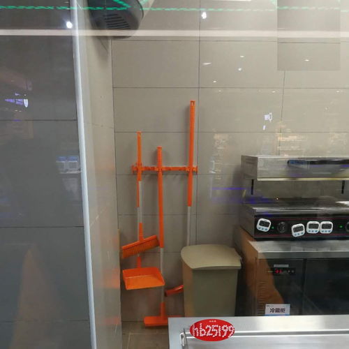 食品厂清洗机械及清洁工具应用 高效清洁服务的核心要素